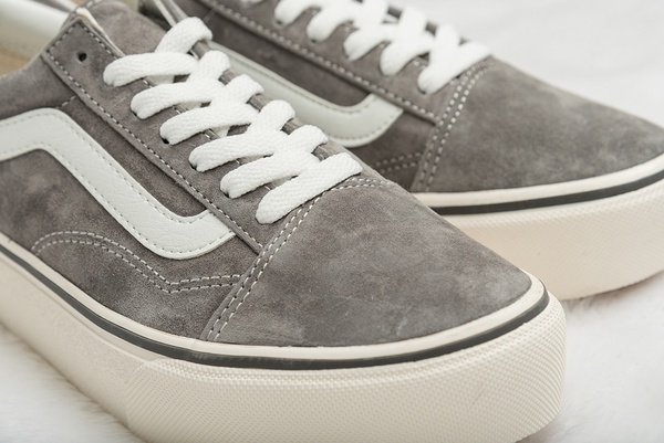 VANS「奶茶色Old Skool」推出厚底款，麂皮材質結合厚底潮流，小個子女孩必備！