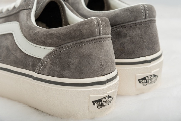 VANS「奶茶色Old Skool」推出厚底款，麂皮材質結合厚底潮流，小個子女孩必備！