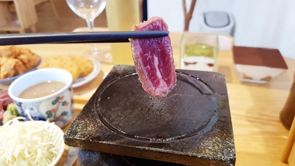 IG打卡美食「嵐山熟成牛かつ專売」！台中超夯的浮誇系男子漢丼飯＆炸牛排絕對不能錯過