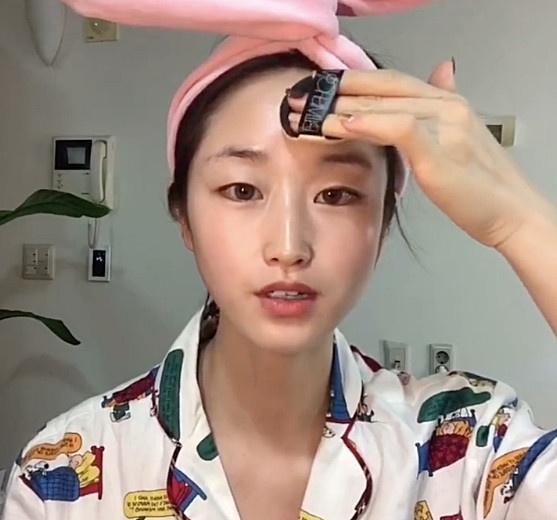 韓妞無瑕透亮妝關鍵技巧！私藏氣墊「隱藏用法」步驟，這樣上妝遮毛孔又透亮持久