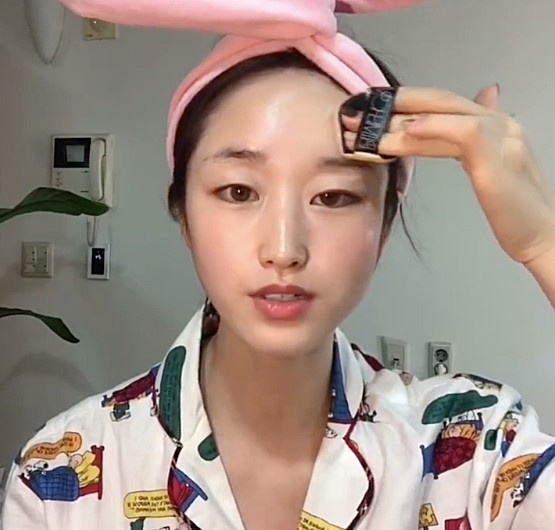 韓妞無瑕透亮妝關鍵技巧！私藏氣墊「隱藏用法」步驟，這樣上妝遮毛孔又透亮持久