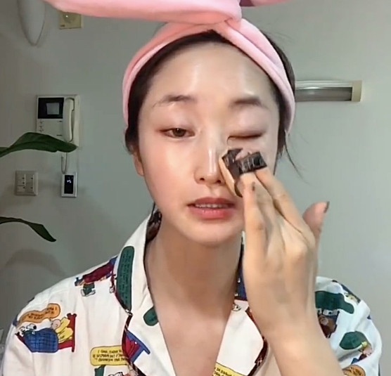 韓妞無瑕透亮妝關鍵技巧！私藏氣墊「隱藏用法」步驟，這樣上妝遮毛孔又透亮持久