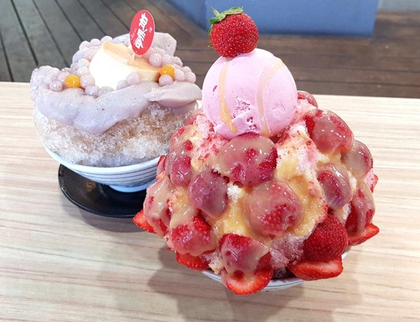 台中「有春冰菓室」IG打卡浮誇系刨冰！滿滿台灣草莓的草莓冰，冬天再冷都要吃