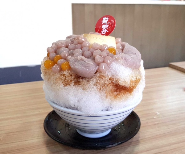 台中「有春冰菓室」IG打卡浮誇系刨冰！滿滿台灣草莓的草莓冰，冬天再冷都要吃
