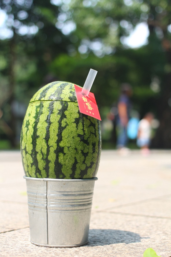 台中「有春冰菓室」IG打卡浮誇系刨冰！滿滿台灣草莓的草莓冰，冬天再冷都要吃