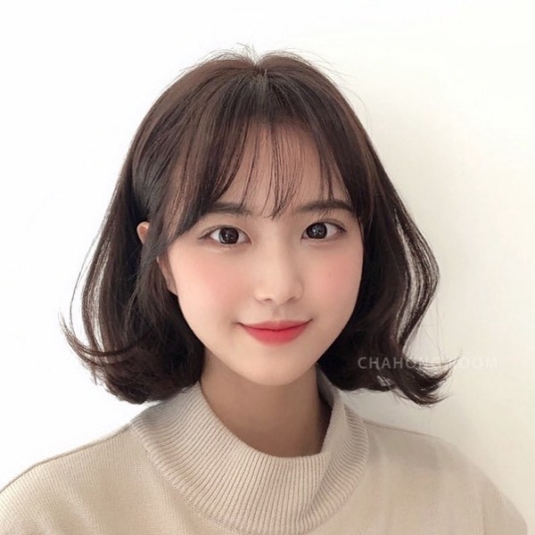 韓系「中短髮」髮型圖鑑！露出鎖骨的耳下短髮，性感甜美更能修飾臉型～