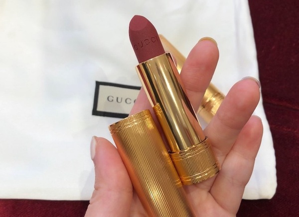 編緝精選2019必收「霧感玫瑰色」唇彩推薦！NARS閃亮超顯白、GUCCI 絲絨滿唇氣場全開！
