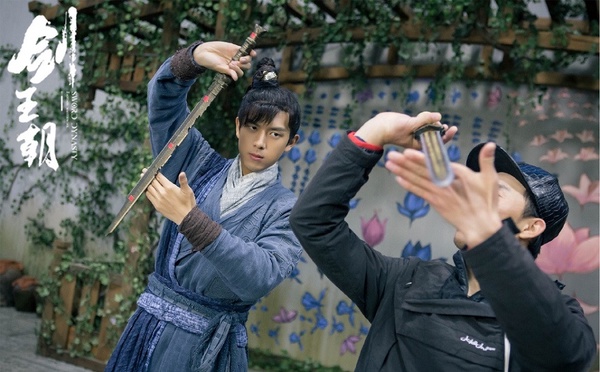 李現《劍王朝》定檔,造型好颯!盤點10個「高馬尾」古裝男神,肖戰新古裝造型又上熱搜