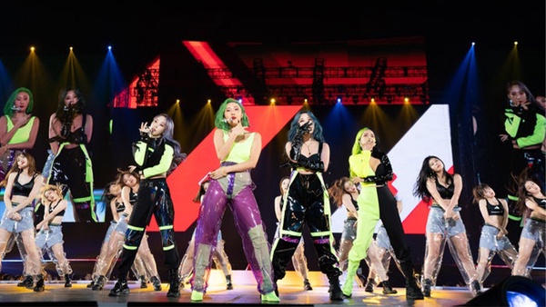2019MAMA防彈少年團重演「帽子舞」！MAMAMOO合作JYP穿上經典塑膠裝，GOT7王嘉爾看傻！