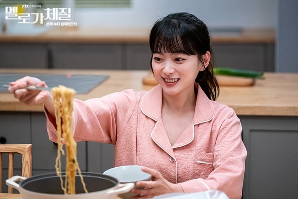 《巧克力》看河智苑做飯嘴好饞!7部「讓人看餓」韓劇,金福珠吃播,韓國食神是長今!