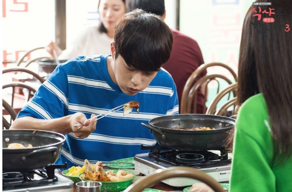 《巧克力》看河智苑做飯嘴好饞！7部「讓人看餓」韓劇，金福珠吃播，韓國食神是長今！