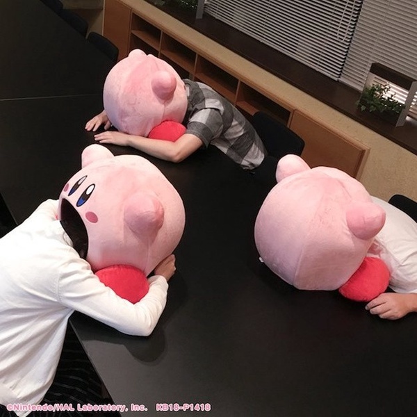 星之卡比要把你吃掉啦！卡比張開大嘴，日本超萌「星之卡比午休枕」伴你入睡！