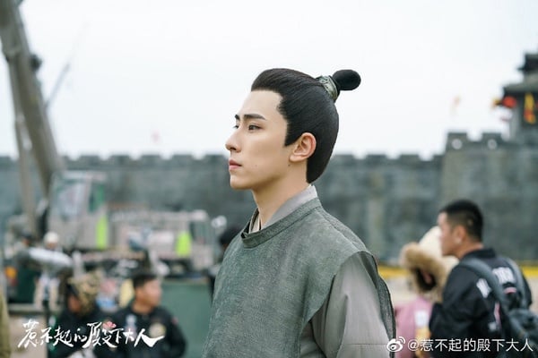 李現《劍王朝》造型被嫌棄！九位12月熱播古裝劇男神，《惹不起的殿下大人》男主好帥