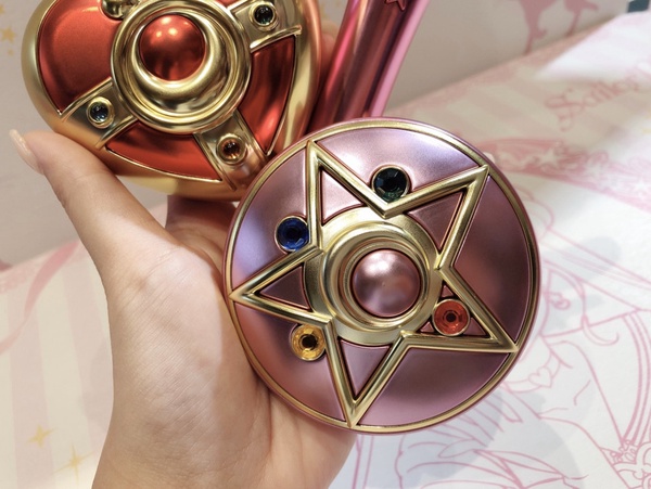 美少女戰士主題商品期間限定店快閃登場！美少女戰士隨身箱、行動電源必買！