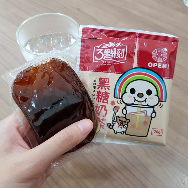 三點一刻推出可以沖泡的珍珠奶茶！加碼牛軋餅、QQ球等，3種珍珠奶茶系列甜點都在7-11