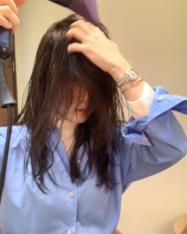 髮型師徒手吹出「蓬鬆髮根」技巧！超簡單0失敗教學、髮根秒挺，手殘也能吹出蓬鬆感