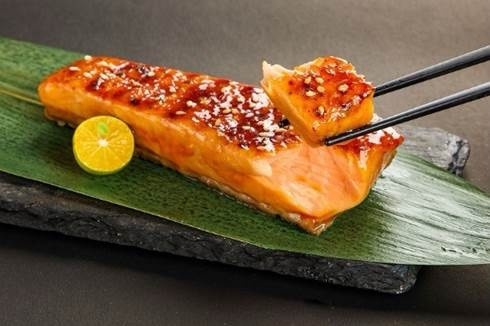 美威鮭魚「香蒜味噌鮭魚排」、「蒲燒鮭魚排」全聯獨家搶先賣！便利鮭魚料理迅速上桌！