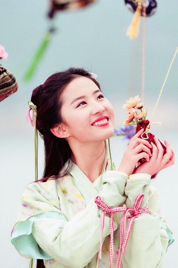 《慶餘年》李沁簡直天使！網評10個陸劇中經典白月光角色，《延禧》富察皇后成代名詞