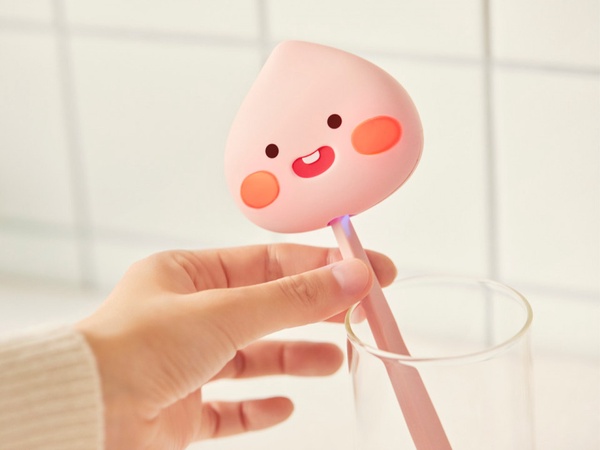 在家外出都能用!Kakao Friends萊恩、Apeach「牙刷消毒機」,幫你消除牙刷上99.9%細菌