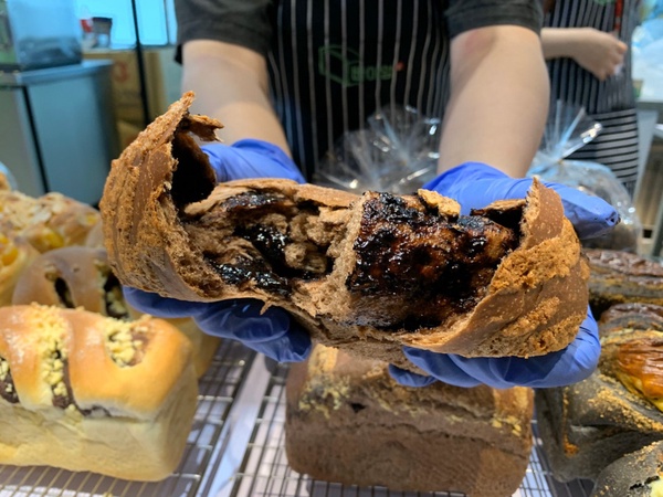 新光三越韓國展開跑囉！醬油螃蟹、薯條炸蝦串、BBANG爆漿吐司，甚至連韓系證件照都有