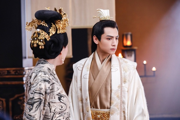 新浪票選2019年度人氣男演員TOP 10！肖戰、王一博爭冠軍，第三名有洋蔥