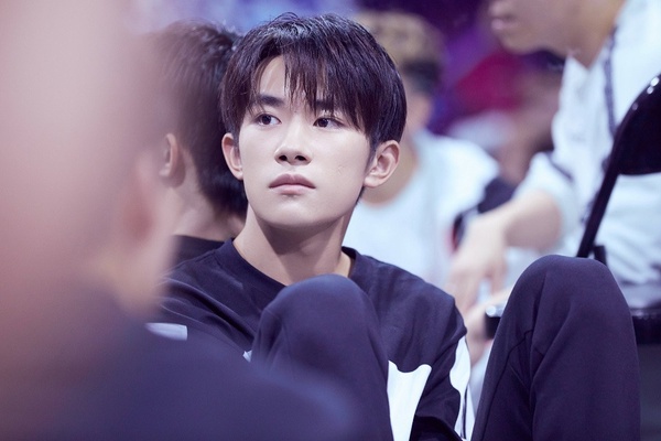 新浪票選2019年度人氣男演員TOP 10！肖戰、王一博爭冠軍，第三名有洋蔥
