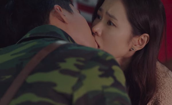 《愛的迫降》玄彬&孫藝珍親了!6部韓劇遇險必接吻,渡氣、躲追殺,果然愛用吻解決問題