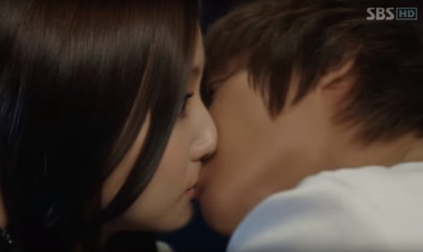 《愛的迫降》玄彬&孫藝珍親了!6部韓劇遇險必接吻,渡氣、躲追殺,果然愛用吻解決問題