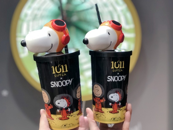 1011限量史努比大頭立體杯限時開賣！加碼史努比聯名特調＆聖誕杯提聯名款都認真超萌～