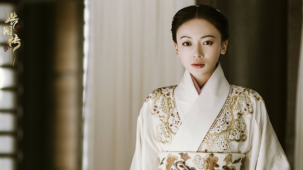 新浪票選2019年度人氣女演員TOP 10！楊紫壓倒性票數奪冠，楊冪輸給鄭爽