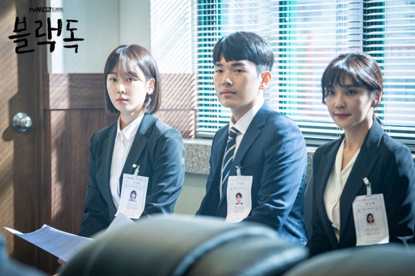 《Blackdog》揭露6個職場現實面！徐玄振被前輩欺負&同事排擠，校園版《未生》太寫實！