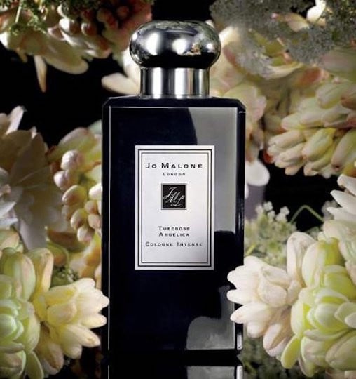 Jo malone 黑瓶混香攻略！「夜來香與白芷」網推人生必收，混搭白瓶小蒼蘭讓人想撲倒～