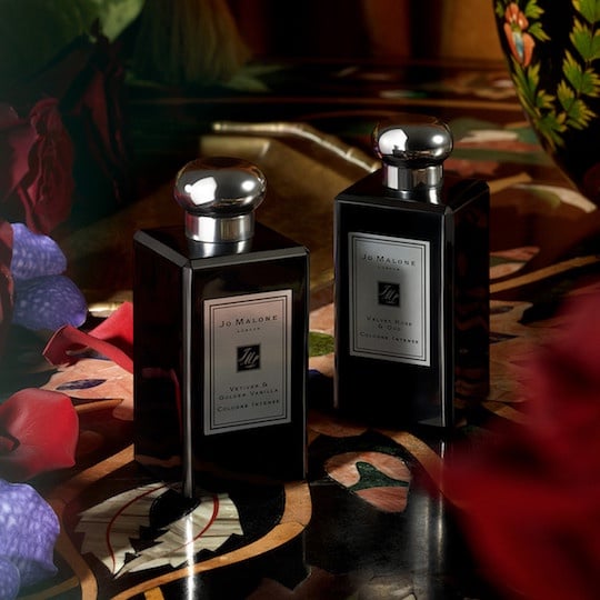 Jo malone 黑瓶混香攻略！「夜來香與白芷」網推人生必收，混搭白瓶小蒼蘭讓人想撲倒～