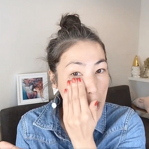 日本美容師3步驟「小臉按摩」技巧！3分鐘按壓消水腫、泡泡眼，臉部輪廓小一圈馬上有感