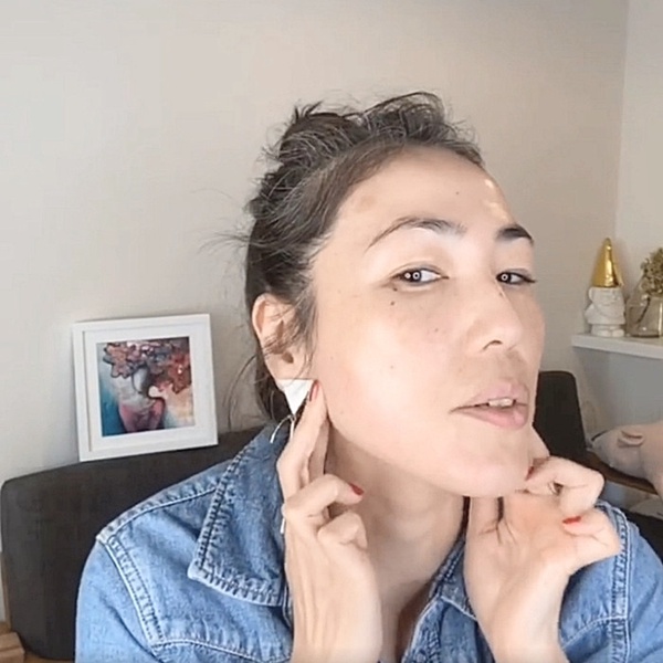日本美容師3步驟「小臉按摩」技巧！3分鐘按壓消水腫、泡泡眼，臉部輪廓小一圈馬上有感