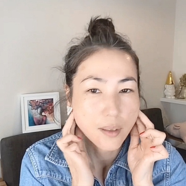 日本美容師3步驟「小臉按摩」技巧！3分鐘按壓消水腫、泡泡眼，臉部輪廓小一圈馬上有感