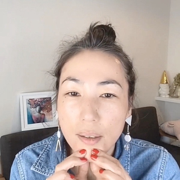 日本美容師3步驟「小臉按摩」技巧！3分鐘按壓消水腫、泡泡眼，臉部輪廓小一圈馬上有感