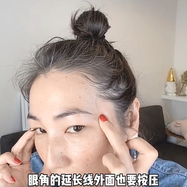 日本美容師3步驟「小臉按摩」技巧！3分鐘按壓消水腫、泡泡眼，臉部輪廓小一圈馬上有感