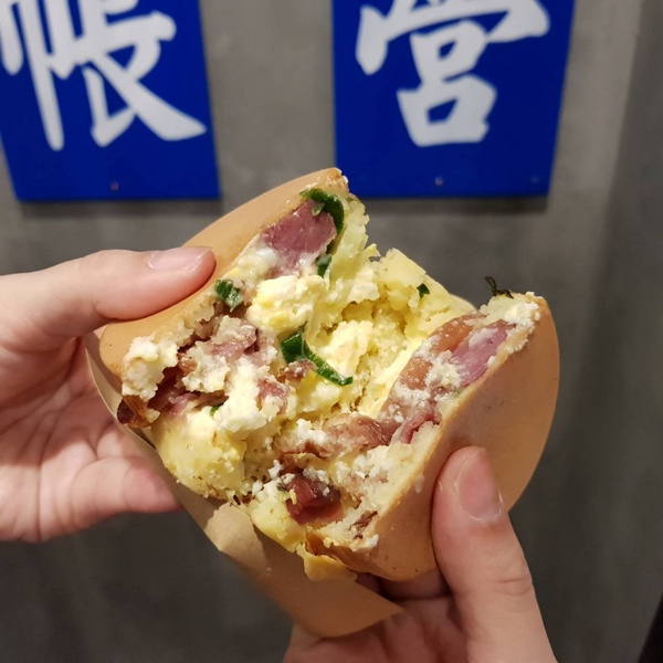 馬祖新村推出烏魚子車輪餅！全台最貴的車輪餅，直接放入一大塊烏魚子