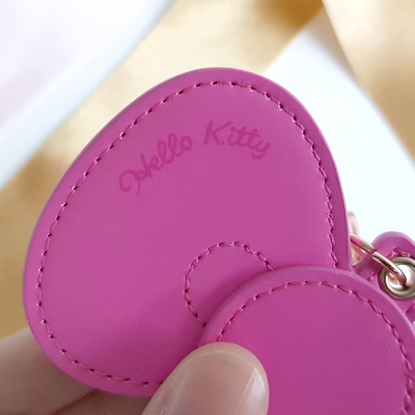 Hello Kitty的蝴蝶結變icash2.0了！超萌的Hello Kitty皮革蝴蝶結icash，材質認真好摸