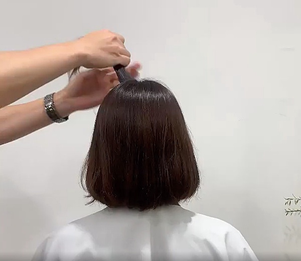 韓國髮型師「短髮電棒捲」技巧！短髮綁4搓、捲出絕美波浪紋，持久捲度手殘也能上手