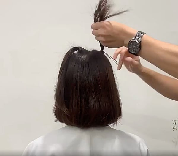 韓國髮型師「短髮電棒捲」技巧！短髮綁4搓、捲出絕美波浪紋，持久捲度手殘也能上手