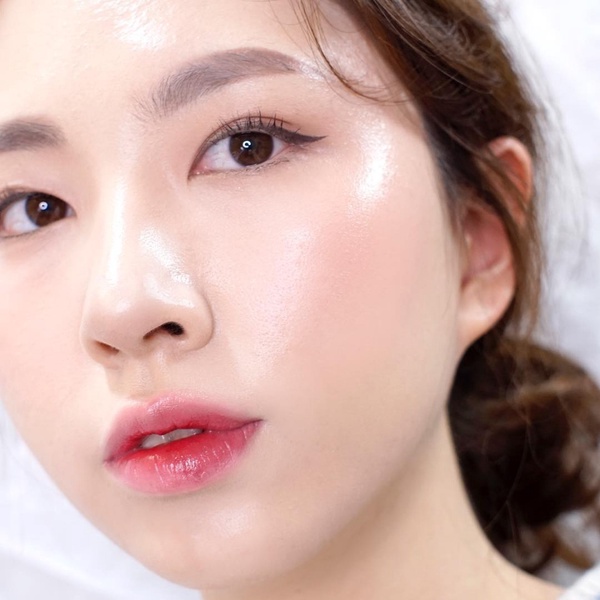 2019韓國美妝網站「底妝排行」！韓妞最愛粉底氣墊是這款，遮瑕持妝、出油是絕美奶油肌