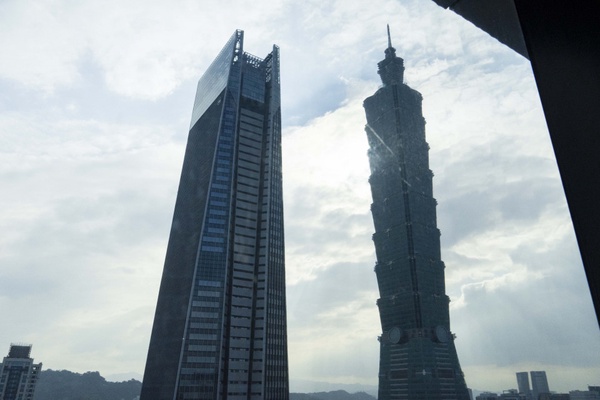 新馬辣經典麻辣鍋PLUS+進駐遠百信義A13，和牛、海鮮任你吃，營業到深夜夜貓子快收名單