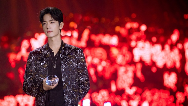 2019星光大賞紅毯12帥！肖戰、王一博齊聚，迪麗熱巴、楊冪、趙麗穎破天荒同框