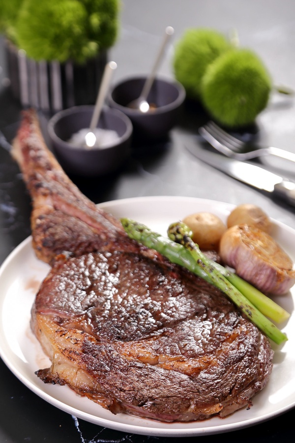 晶華飯店ROBIN’S Grill改裝開幕！超霸氣戰斧牛排必吃，還有生菜吧、甜點吧讓你吃到飽