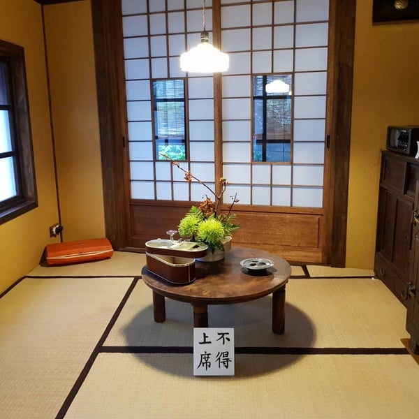 來台南必去打卡點「桑原商店」！日本昭和時代的復古店鋪，炸甜甜圈不只好吃也超好拍