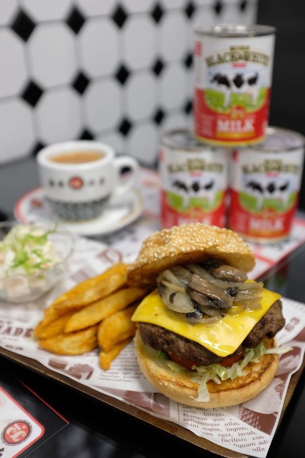 陳奕迅超愛香港「華星冰室」首店登台，招牌港式功夫香滑奶茶、至尊嫩滑炒蛋多士必點！