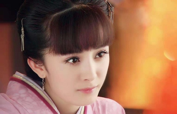 《錦衣之下》譚松韻「牛角包婢女造型」超Q！10女星古裝婢女，林依晨被笑翻，熱巴可愛