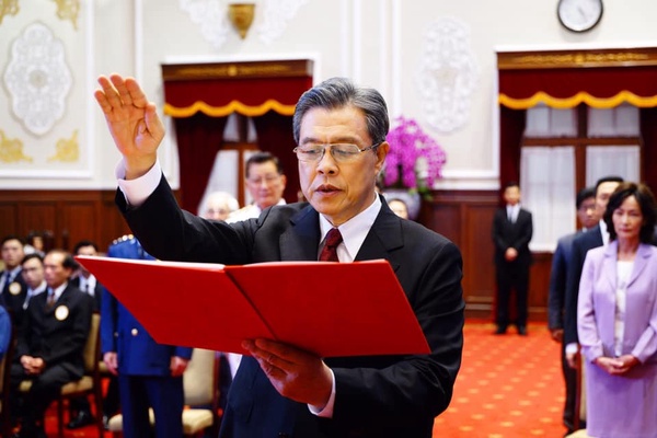 《國際橋牌社》5大看點!90年代的台灣故事,政治、愛情都精彩,台劇越來越敢拍!